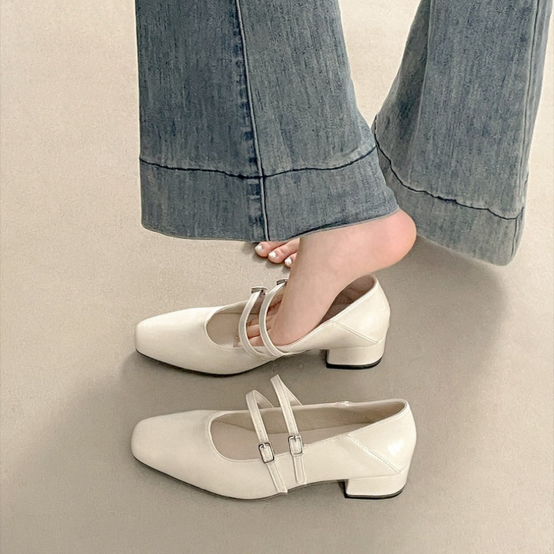 Vierkante neus lage hak dames  - Women Fashion Store recensie en prijs